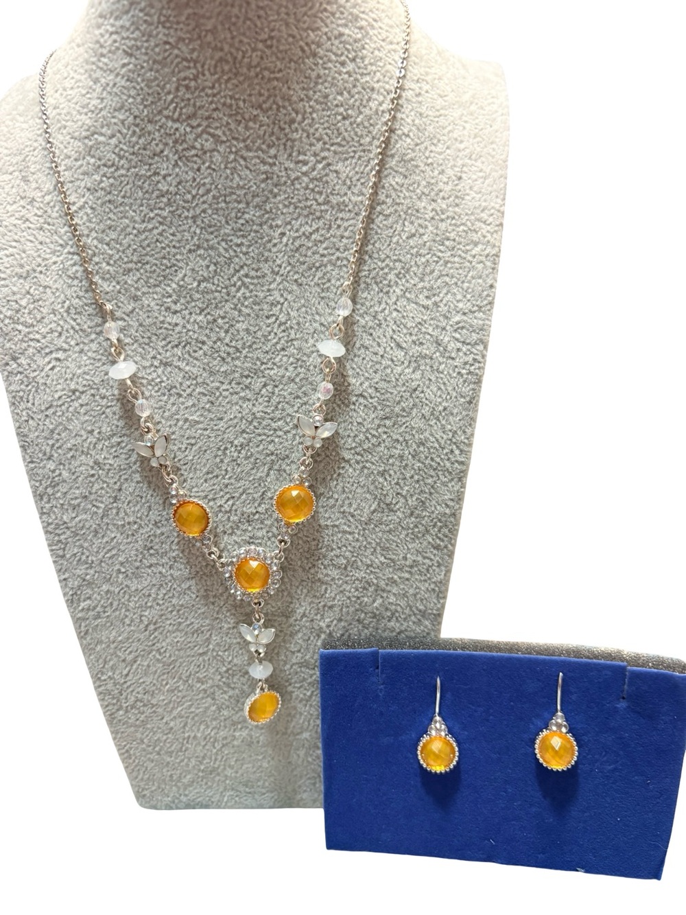 Vintage 2007 Avon Pretty Pastel Y Necklace & Earrings Gift Set NIB‎